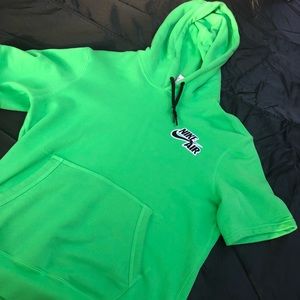 Nike short sleeve hoodie pullover - green